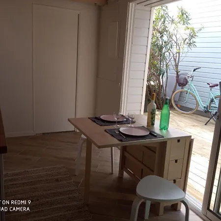 T2 à 2 Pas De La *
